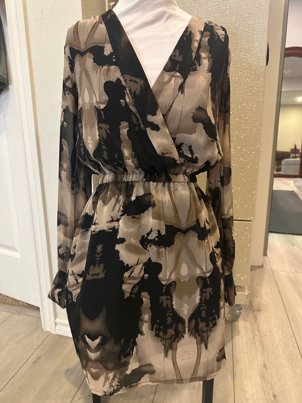 Elegant V-Neck Long Sleeve Dress in Beige and Black